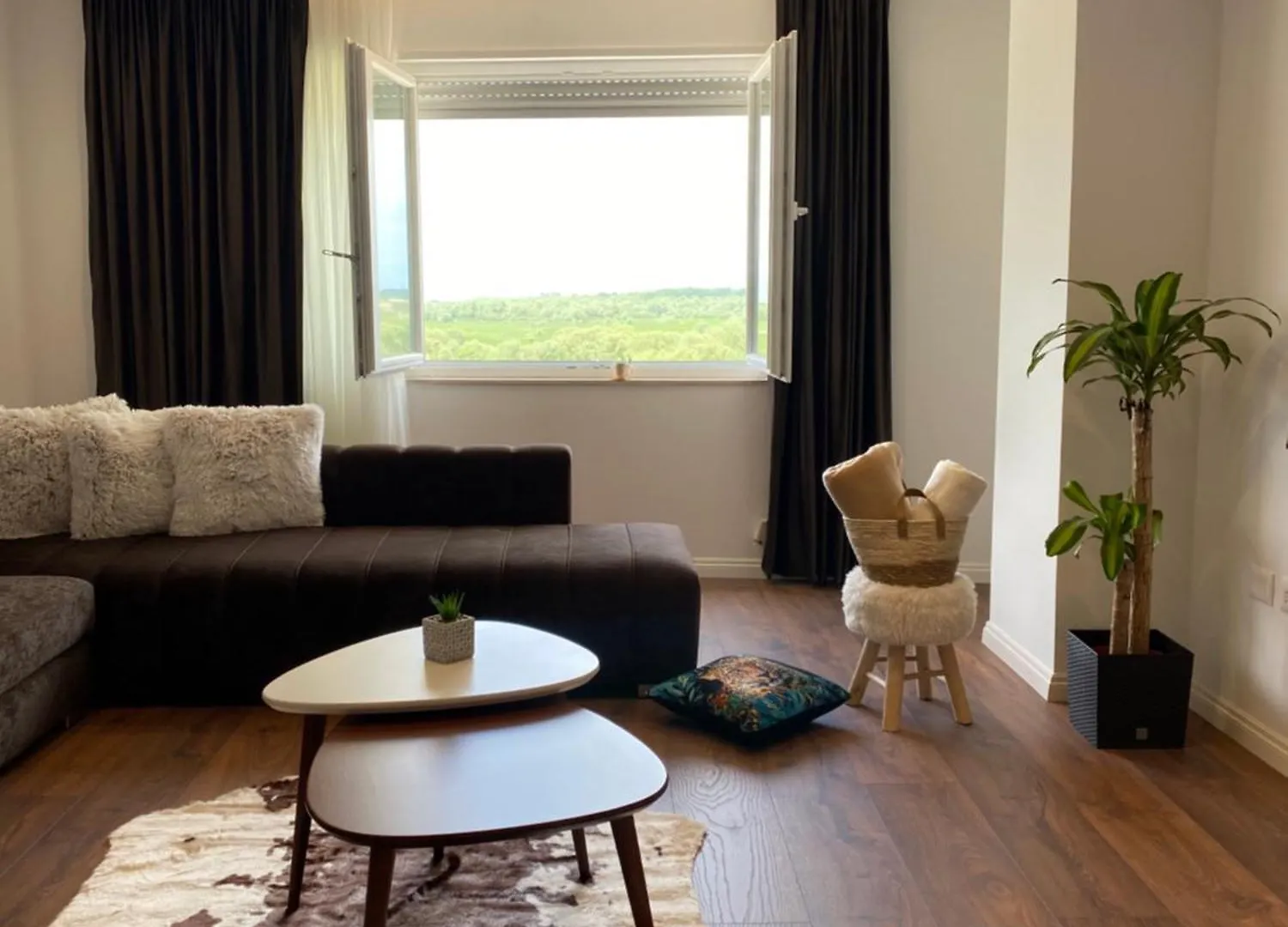 Luxury Apartment With A Wonderful Lake View Shkoder Albania